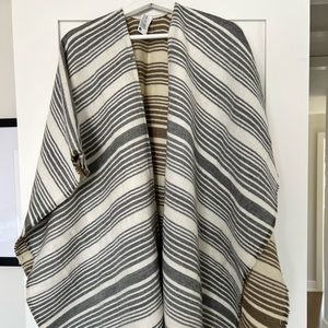 Roots sweater shoulder shawl